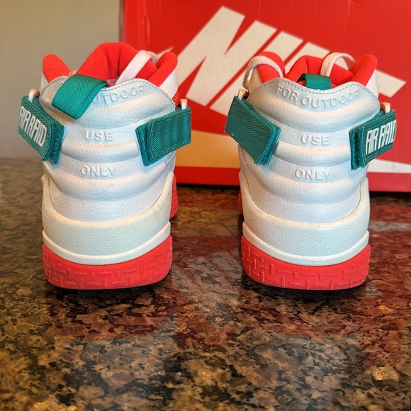 Nike Air Raid Sneakers white automic mango and turbo green 652359 EUC 10.5 - Picture 8 of 16